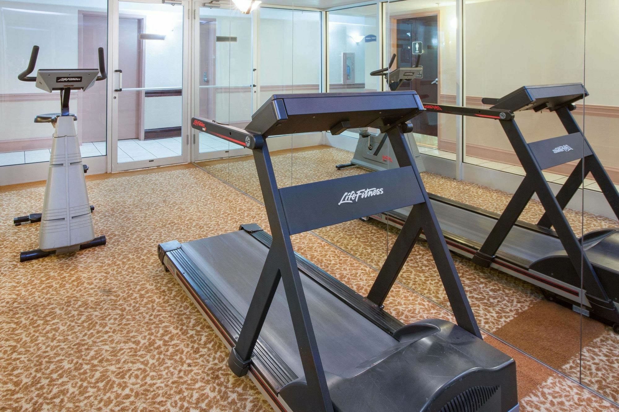 Baymont By Wyndham - Chicago - Addison - O'Hare Hotel Buitenkant foto